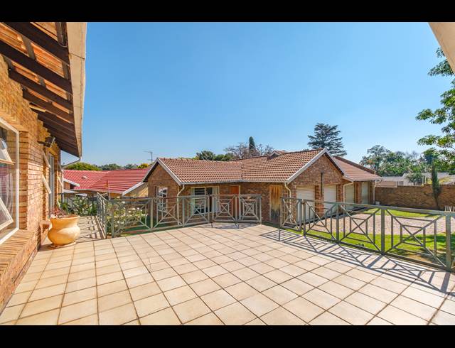4 BEDROOM FREEHOLD FOR SALE IN WELTEVREDEN PARK